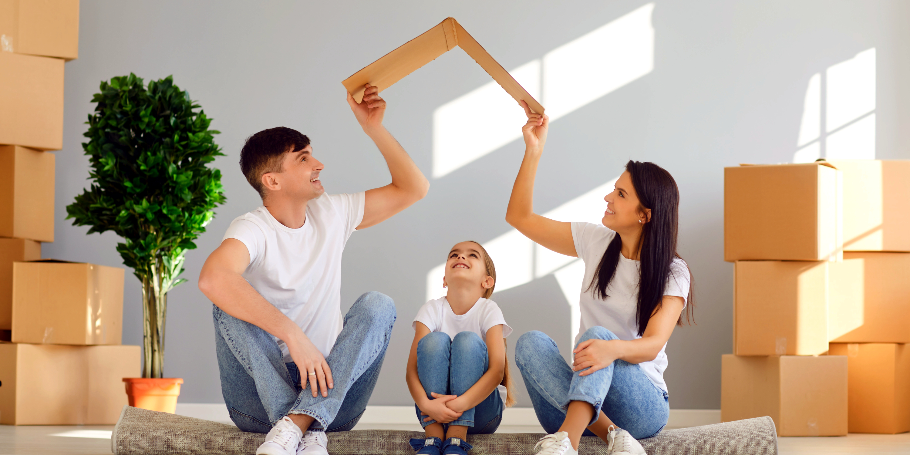 Familia sentada en casa